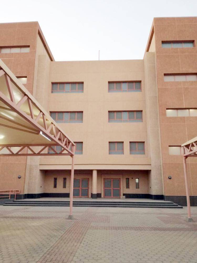 بالصور - مدرسة تطرد سعودية لأنها ممثلة ومشهورة على الشبكات... وهذا رد فعل والدها!