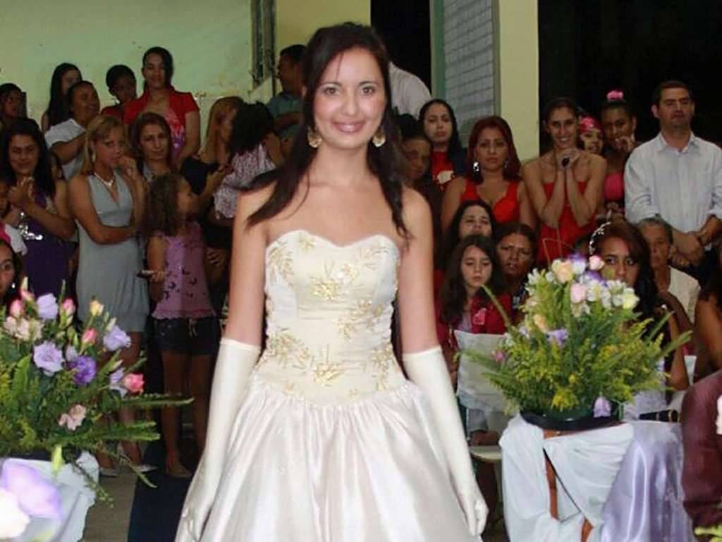 بالصور- أنفقت نصف مليون دولار لتصبح شبيهة كيم كرداشيان... شاهدوا كيف غيّرت شكلها