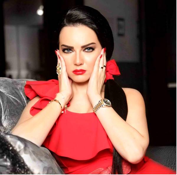 بالصور - صفاء سلطان تكتشف خدعة أمير كرارة في دبي.. إليكم التفاصيل!