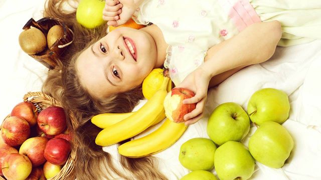 4 أطعمة تجعل طفلكِ أذكى وأكثر تركيزاً