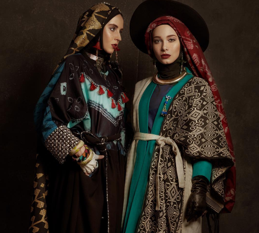 بالفيديو - الحجاب يشعل منصة أسبوع الموضة في نيويروك... ورسالة عنيفة من مصصمة مسلمة الى دونالد ترامب